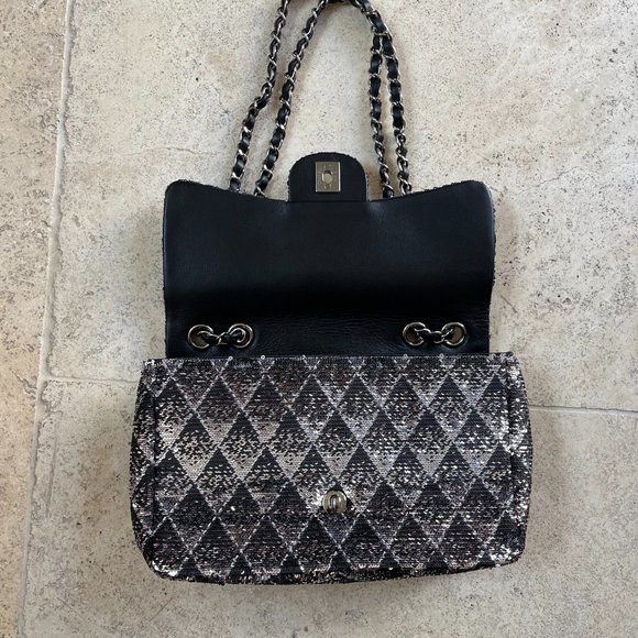 Chanel Large Sequins Flap Purse with chain strap - Picture 3 of 8